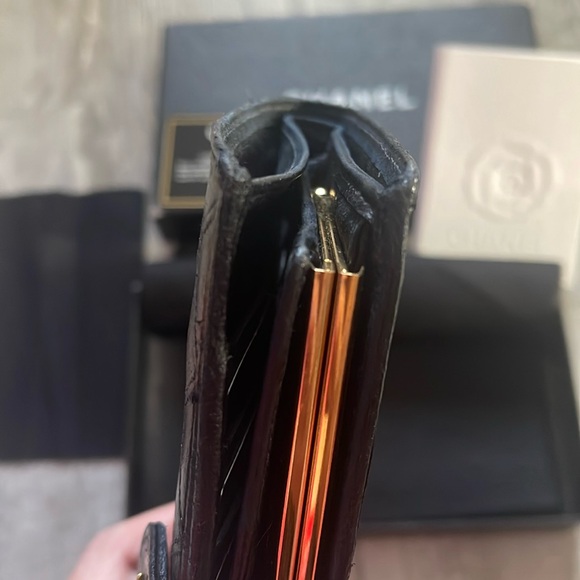 CHANEL interlocking kiss lock CC logo leather quilted wallet - Picture 14 of 17